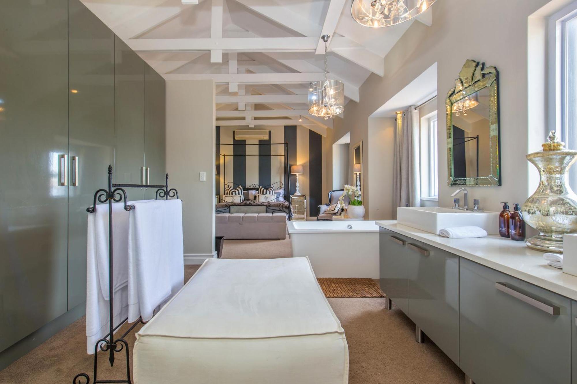 Thesen Harbour Town Apartments @ Beautiful Knysna Villas Номер фото